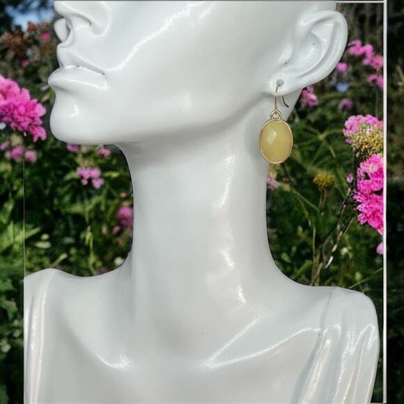 Elegant Cream and Gold-Tone Dangle Drop Earrings - Picture 7 of 7